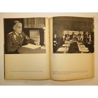 Saksa Hitlerin kanssa, almanakki 4 osalla, jotka osoittavat edistymisen kolmannessa valtakunnassa. Espenlaub militaria